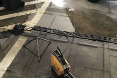 19-regenrinne-regenentwaesserung-laderampe-lkw-gefraest-logistikdepot-rrb-abwassertechnik-scaled